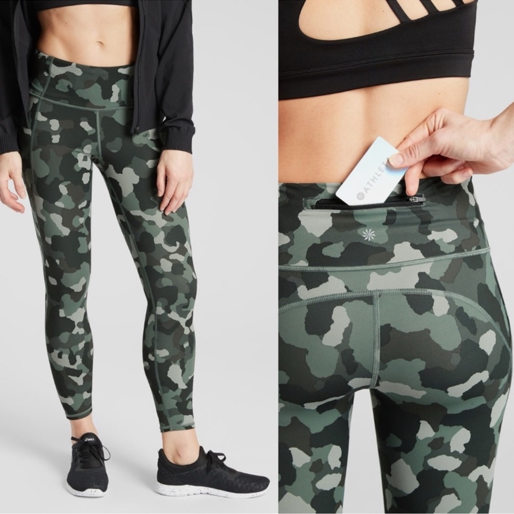 ATHLETA Lightning Camo 7/8 Supersonic Leggings Size Small